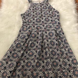 Super cute floral dress!
